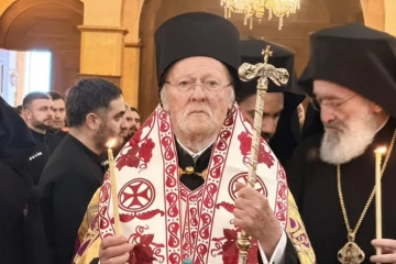 "იგი ცოცხლობს თავისი ერის წმინდანებთან ერთად"