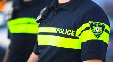 "არასრულწლოვანი ბრალდებული თბილისში მდებარე ერთ-ერთ მაღაზიაში მართლსაწინააღმდეგოდ დაეუფლა სხვადასხვა ნივთს..."