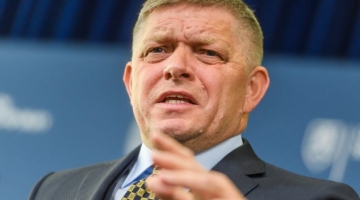 "დაგეგმილი მაქვს მოკლე შეხვედრა პრეზიდენტ პუტინთან. ეს არის და ეს. არანაირ სამხედრო აღლუმზე არ წავალ“