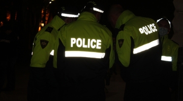 შსს: "ბრალდებული 2020 და 2024 წელს დაბადებულ შვილებზე სისტემატურად ძალადობდა"