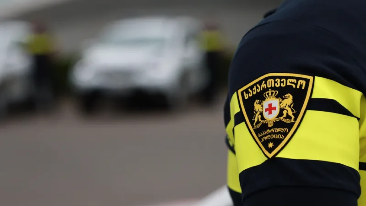 "ბრალდებულმა ბათუმში, ურთიერთშელაპარაკებისას, 2007 წელს დაბადებული მ.კ. დანის გამოყენებით დაჭრა და შემთხვევის ადგილიდან მიიმალა"