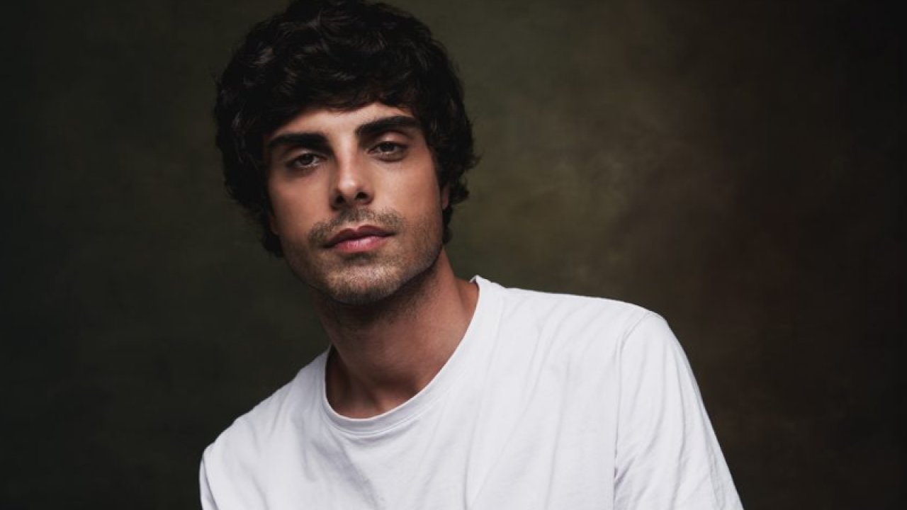 "დღესაც, როგორც ყოველდღე, ვიდგები რუსთაველზე. იმ ხალხთან ერთად, ვის გამოც ამ ქვეყანაში ცხოვრება ჯერ კიდევ ღირს"