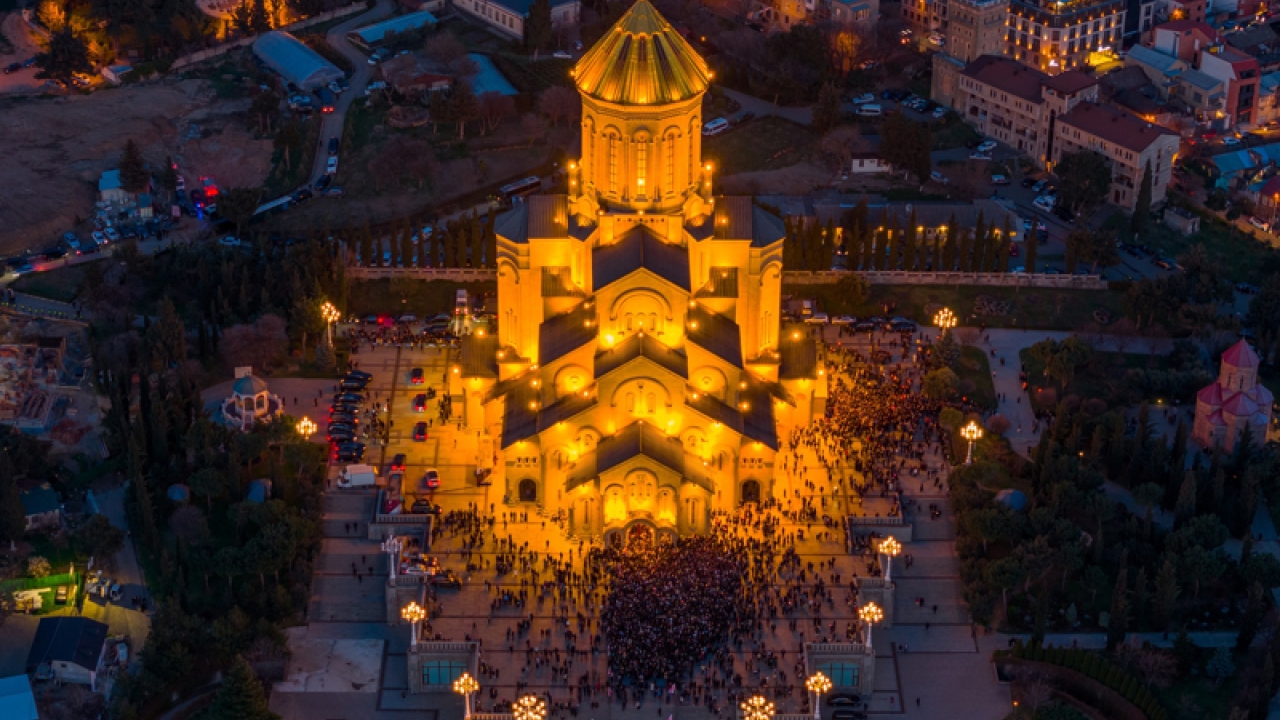 "მრევლის სახელით, გულწრფელ სამძიმარს ვუცხადებთ წმინდა სინოდს, სამღვდელოებასა და სრულიად საქართველოს"