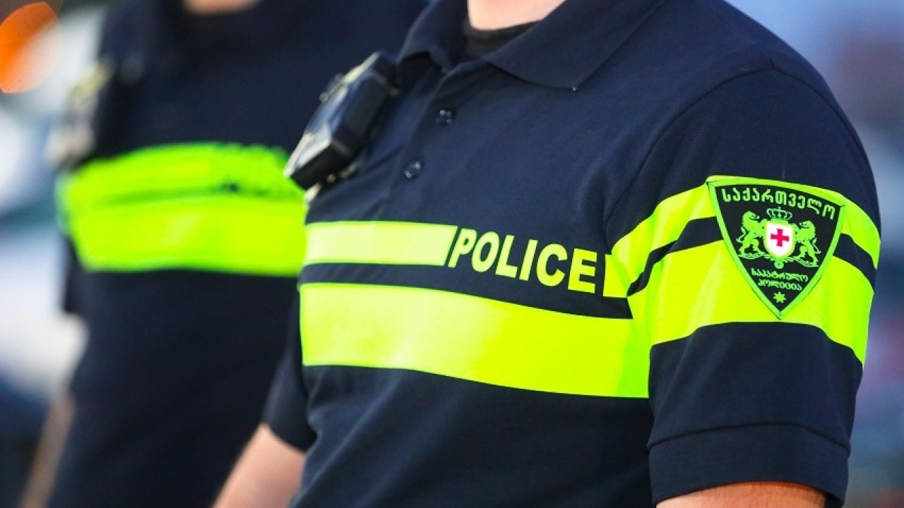 "არასრულწლოვანი ბრალდებული თბილისში მდებარე ერთ-ერთ მაღაზიაში მართლსაწინააღმდეგოდ დაეუფლა სხვადასხვა ნივთს..."