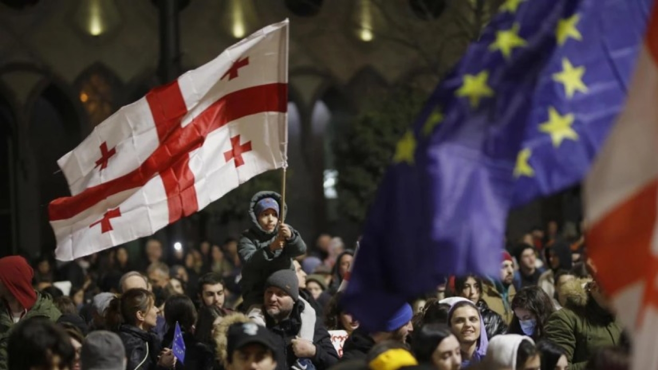 "28 ნოემბერს, საღამოს 19:00 საათზე, ვიკრიბებით თბილისის სახელმწიფო უნივერსიტეტთან"