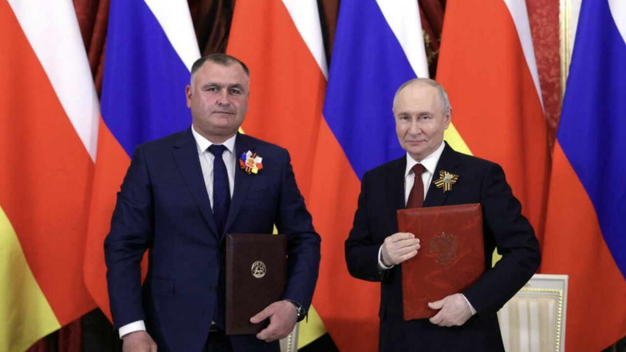 რუსული მედიის ცნობით, პუტინმა ოკუპირებულ ცხინვალთან „მოკავშირეობრივი თანამშრომლობის გაღრმავების შესახებ“კანონს ხელი მოაწერა