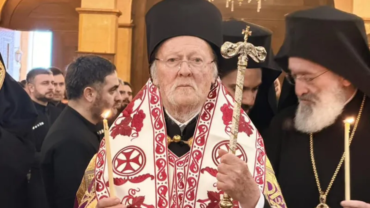 "იგი ცოცხლობს თავისი ერის წმინდანებთან ერთად"