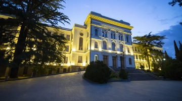 „სოლიდარობა დაკავებულ სტუდენტებს“ - მსვლელობა თსუ-ს პირველი კორპუსიდან