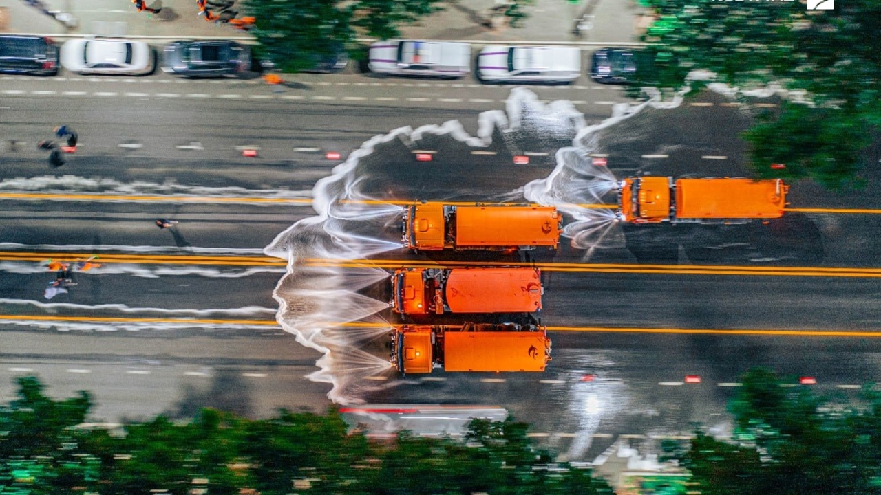 მერია ქუჩებს რეცხავს