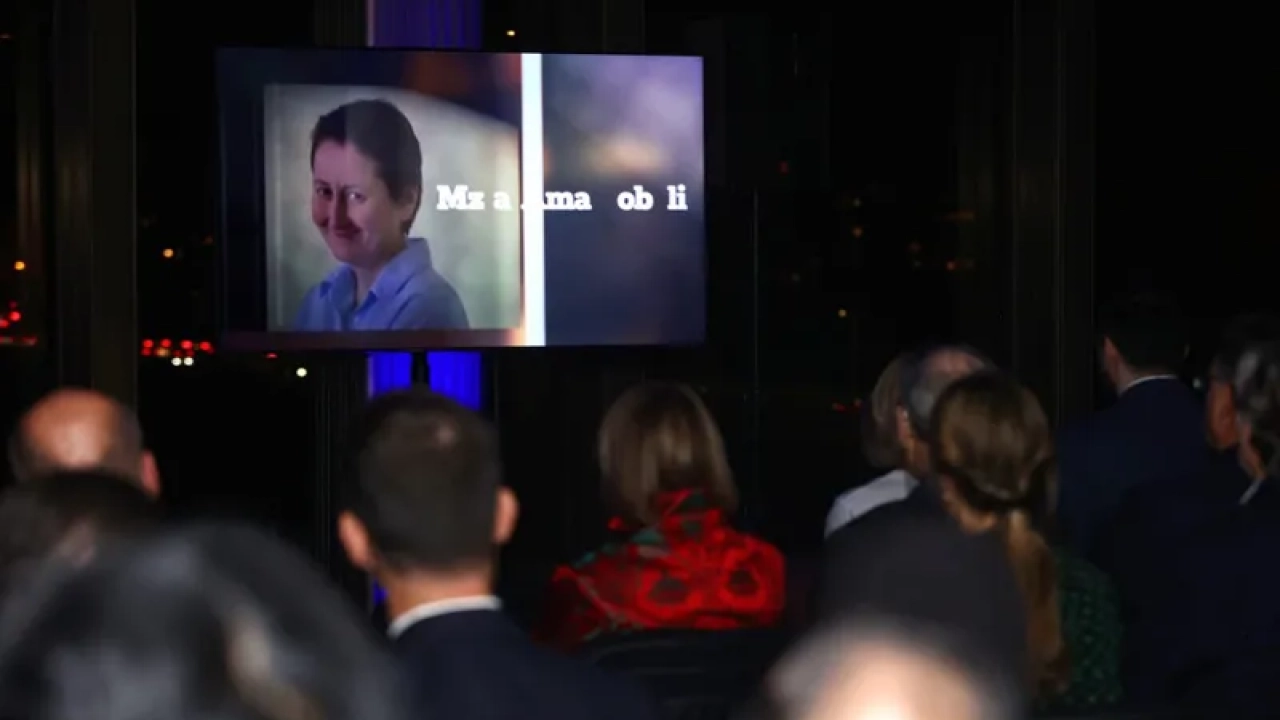 პრაღაში, პასუხისმგებლობისა და სიმამაცისთვის მზია ამაღლობელს „ფორუმ 2000-ის“ საერთაშორისო ჯილდო გადაეცა