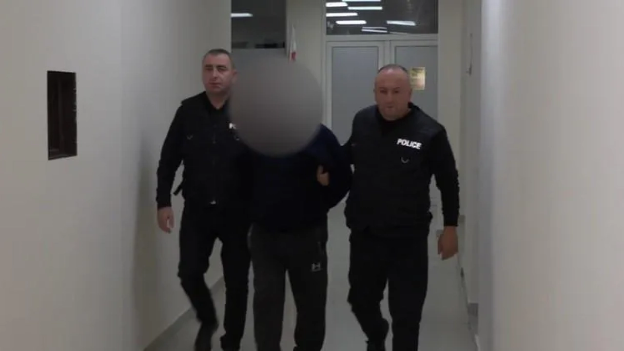 არასრულწლოვნის გაუპატიურებისთვის პოლიციამ 73 წლის მამაკაცი დააკავა - რა მოხდა კასპში?