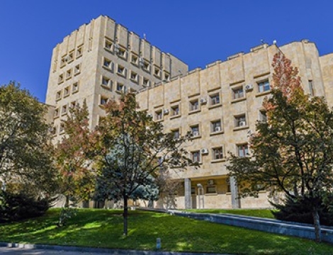 „პროკურატურამ, 809 880 ლარის ღირებულების მიწის ნაკვეთის თაღლითურად დაუფლების ფაქტზე ერთ პირს ბრალდება წარუდგინა"