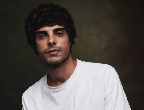 "დღესაც, როგორც ყოველდღე, ვიდგები რუსთაველზე. იმ ხალხთან ერთად, ვის გამოც ამ ქვეყანაში ცხოვრება ჯერ კიდევ ღირს"