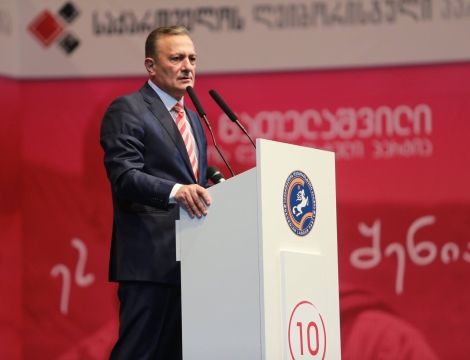 "გამოვდივარ წინადადებით - დაიკიდოს კალაძის პორტრეტი ლუვრში მონა ლიზას თავზე"