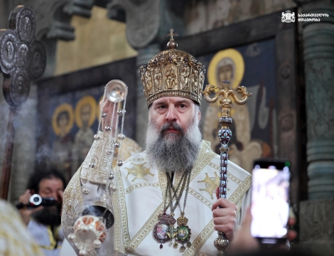 "გთხოვთ ილოცოთ ჩემთვის..."