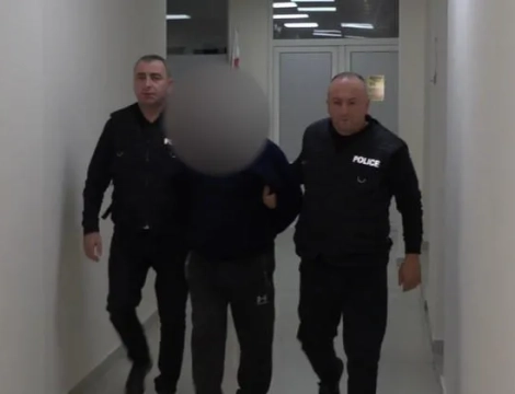 არასრულწლოვნის გაუპატიურებისთვის პოლიციამ 73 წლის მამაკაცი დააკავა - რა მოხდა კასპში?