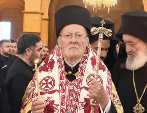 "იგი ცოცხლობს თავისი ერის წმინდანებთან ერთად"