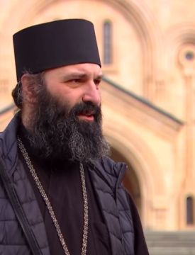 "მამაოს ტაძრიდან გაშვების შემდეგ დედა ეფემია, დედები, რომლებიც მას უვლიდნენ, ქუჩაში აღმოჩნდნენ. მამაოს ახლობელმა შეიკედლა"