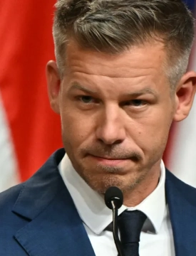 მადიარი უნგრეთის პრეზიდენტის, ტამაშ სუიოკის გადადგომას მოითხოვს