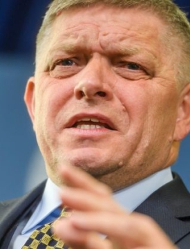 "დაგეგმილი მაქვს მოკლე შეხვედრა პრეზიდენტ პუტინთან. ეს არის და ეს. არანაირ სამხედრო აღლუმზე არ წავალ“
