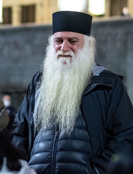 "დღეს საპროტესტო აქციიდან მობრუნებულებს მანქანის შუშა დაწეული დაგვხვდა მე და მამა შიოს. გვერდით ჩაბურული სუს-ის მანქანა ედგა"