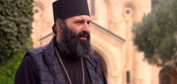 "მამაოს ტაძრიდან გაშვების შემდეგ დედა ეფემია, დედები, რომლებიც მას უვლიდნენ, ქუჩაში აღმოჩნდნენ. მამაოს ახლობელმა შეიკედლა"